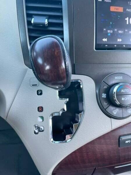 Used 2011 Toyota Sienna XLE FWD image 24
