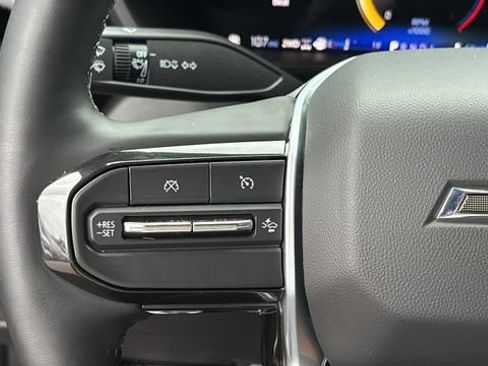 Used 2025 Chevrolet Colorado Trail Boss AWD/4WD image 22