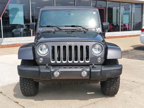 Used 2016 Jeep Wrangler Unlimited Sahara w/ Max Tow Package AWD/4WD image 11