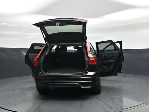 Used 2025 Volvo XC60 B5 Plus AWD/4WD image 33