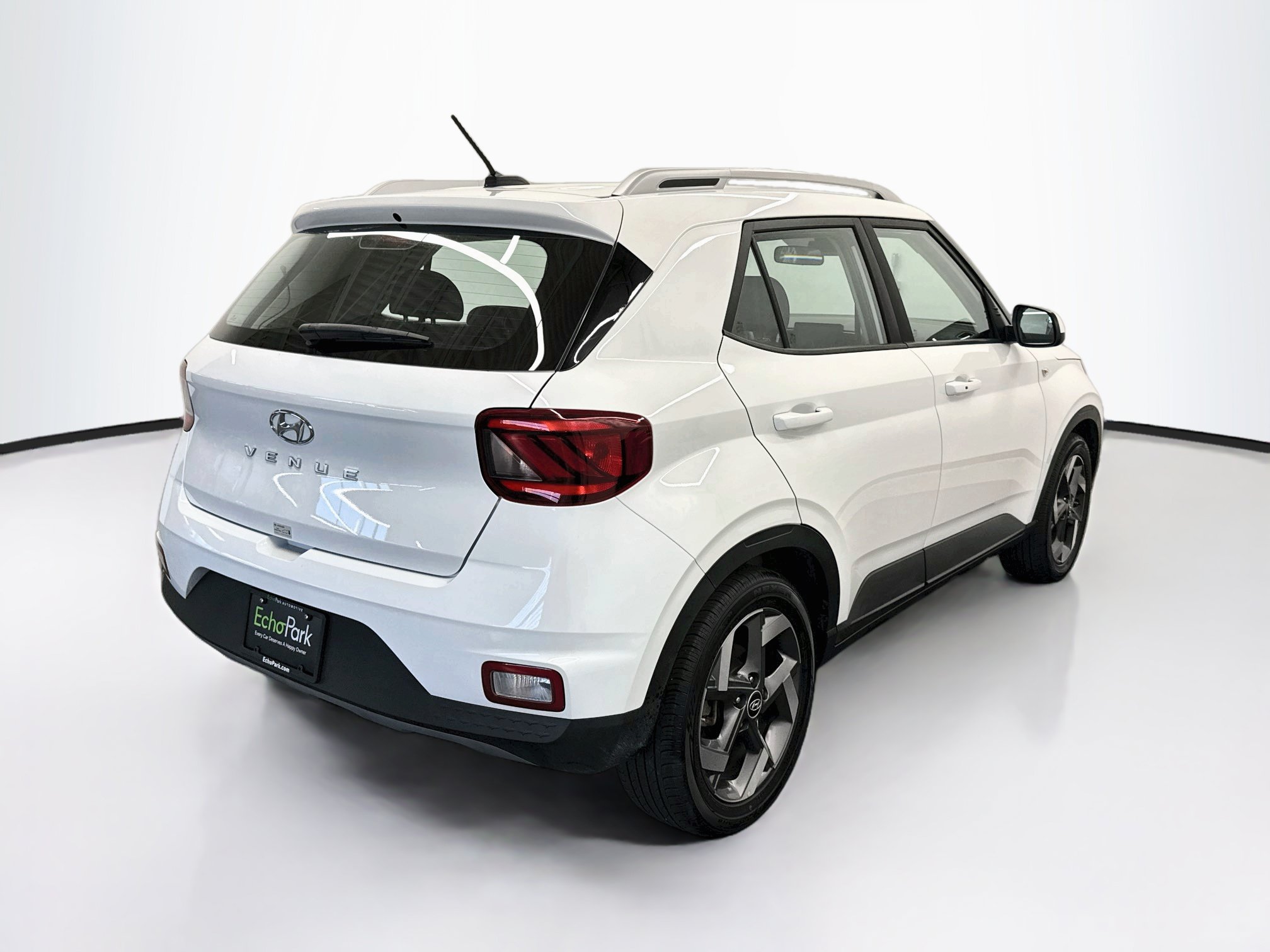 Used 2025 Hyundai Venue SEL FWD image 9