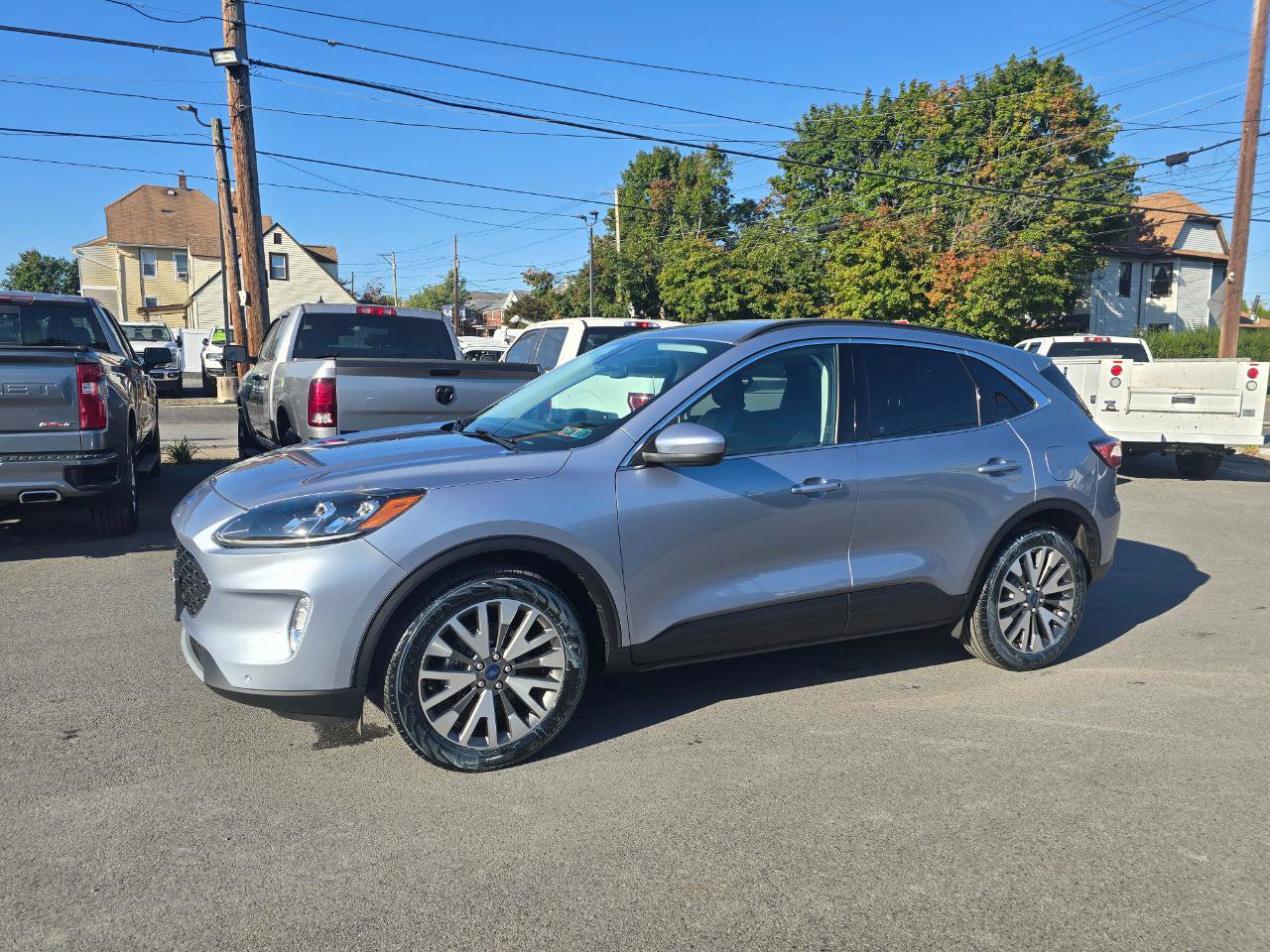 Used 2022 Ford Escape Titanium AWD/4WD image 3