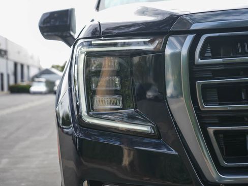 Used 2024 GMC Yukon SLT AWD/4WD image 10