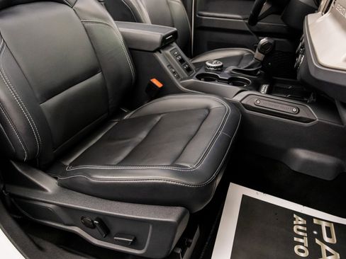 Used 2025 Ford Bronco Outer Banks image 32