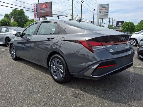 Used 2024 Hyundai Elantra SEL FWD image 3