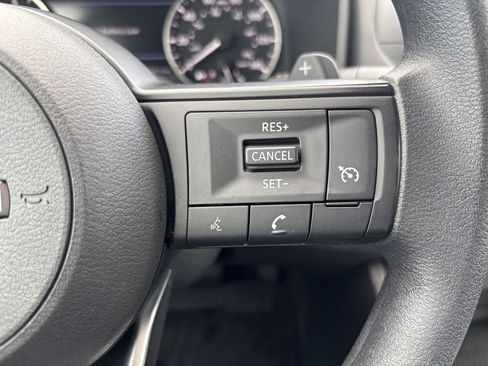 Used 2023 Nissan Rogue S image 15