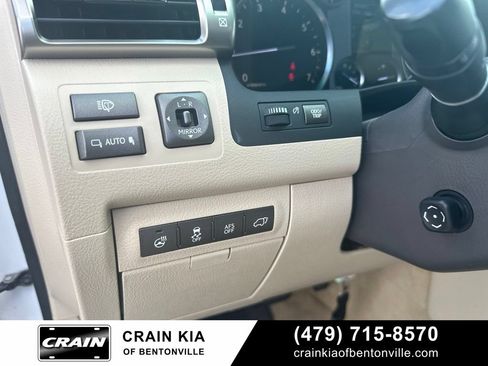 Used 2013 Lexus LX 570 4WD w/ Luxury Pkg image 22