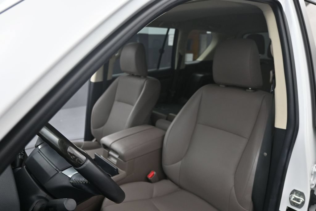 Used 2023 Lexus GX 460 Premium w/ Premium Package AWD/4WD image 12