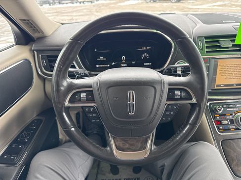 Used 2017 Lincoln Continental Select w/ Climate Package image 21