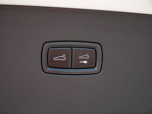 Certified 2026 Porsche Cayenne E-Hybrid Coupe AWD/4WD image 32