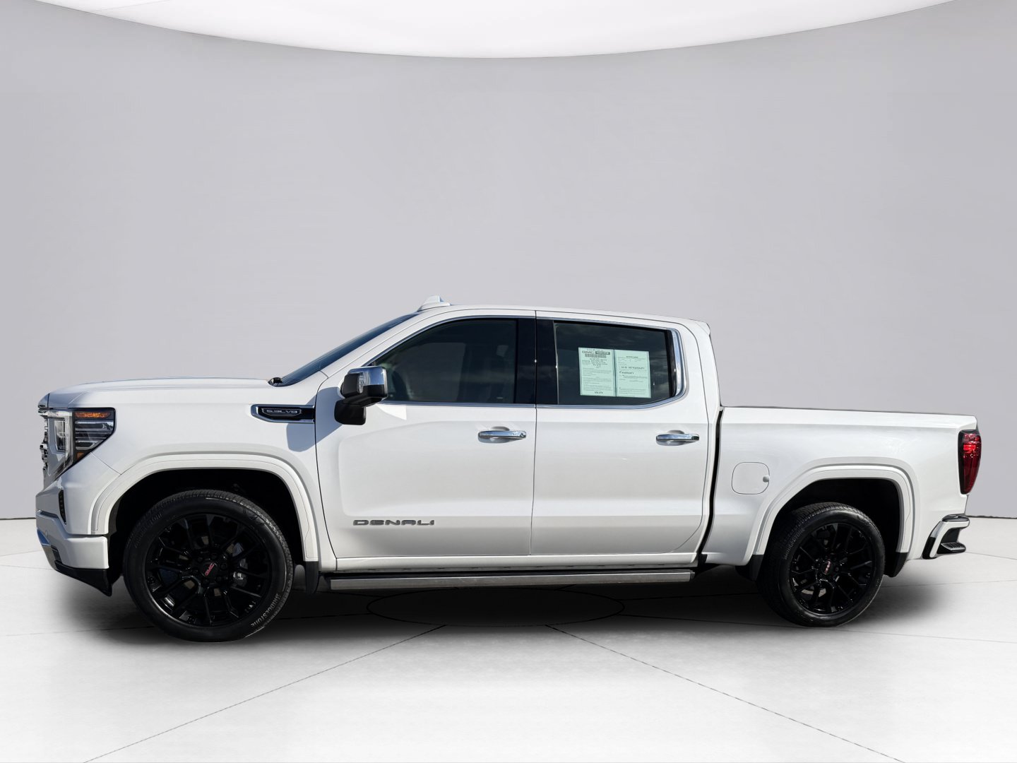 Used 2023 GMC Sierra 1500 Denali w/ Denali Reserve Package AWD/4WD image 3