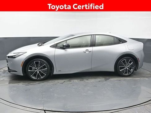 Used 2025 Toyota Prius XLE image 2
