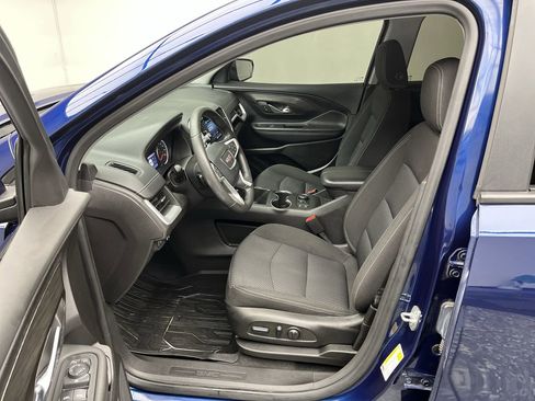 Used 2022 GMC Terrain SLE w/ Driver Convenience Package image 3