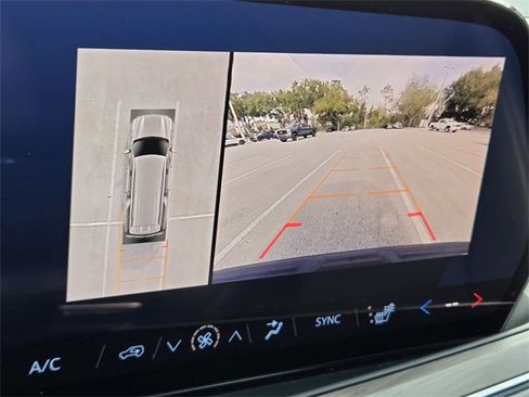 Certified 2025 Chevrolet Suburban Z71 image 32