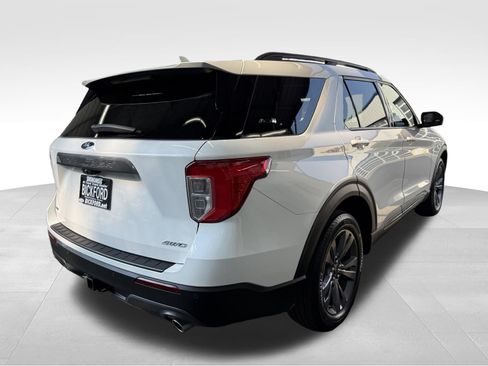Used 2023 Ford Explorer XLT w/ Equipment Group 202A AWD/4WD image 5