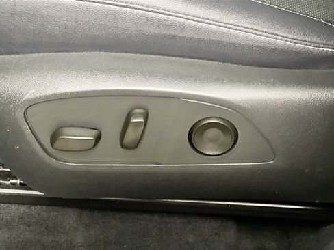 Used 2025 Chevrolet Traverse LT w/ Driver Confidence Package image 15