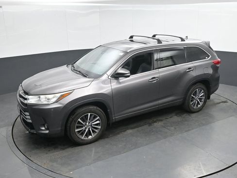 Used 2017 Toyota Highlander AWD V6 image 30