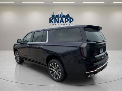 New 2026 Chevrolet Suburban High Country image 3