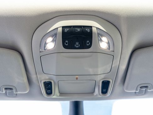 Used 2023 Chrysler Pacifica Limited AWD/4WD image 23