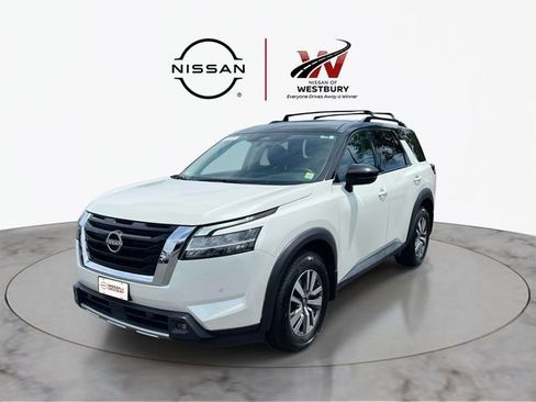 Used 2022 Nissan Pathfinder SL AWD/4WD image 4