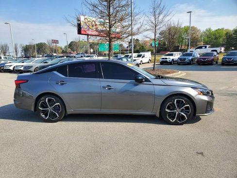 Certified 2023 Nissan Altima 2.5 SR FWD image 3