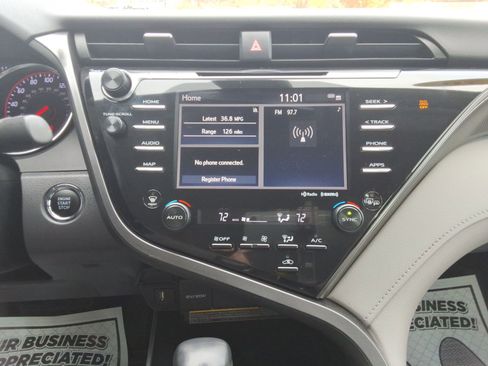 Used 2020 Toyota Camry XSE image 16