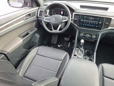 Certified 2022 Volkswagen Atlas Cross Sport SE image 14