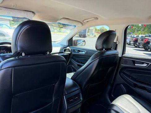 Used 2019 Ford Edge Titanium FWD image 38