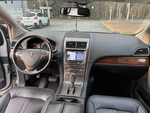 Used 2012 Lincoln MKX AWD image 16