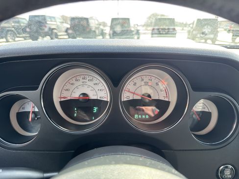 Used 2014 Dodge Challenger R/T image 24