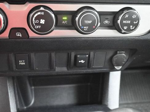 Used 2020 Toyota Tacoma SR AWD/4WD image 16