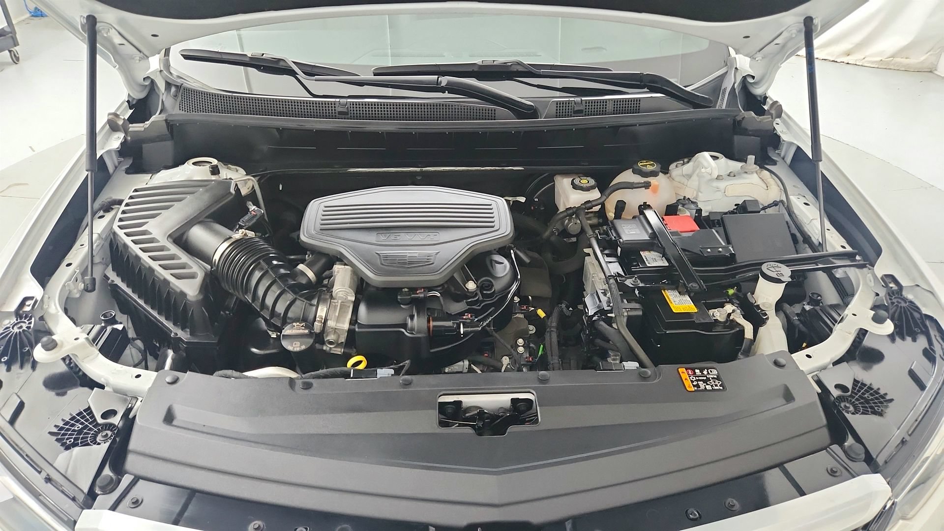 Certified 2024 Cadillac XT6 Premium Luxury w/ LPO, Floor Liner Package AWD/4WD image 31