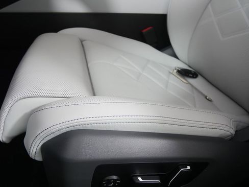 New 2026 BMW i5 eDrive40 w/ M Sport Package image 9