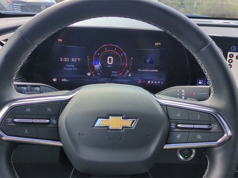 Used 2025 Chevrolet Traverse LT image 20