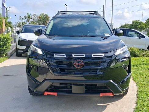 Used 2025 Nissan Rogue SV AWD/4WD image 2