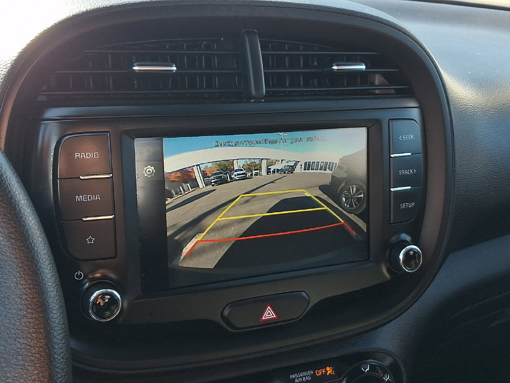 Used 2023 Kia Soul LX FWD image 3