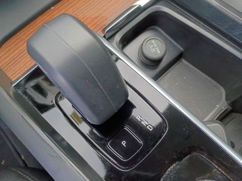 Used 2025 Volvo V60 B5 Cross Country Plus image 24