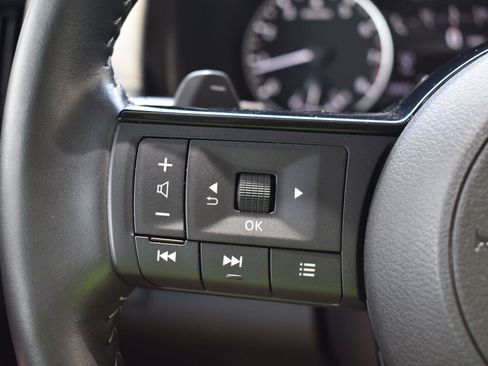Used 2025 Nissan Pathfinder SL FWD image 31