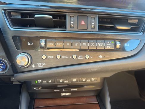 Used 2022 Lexus ES 300h Ultra Luxury image 20