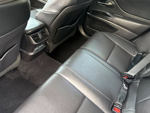 Used 2021 Lexus ES 300h w/ Premium Package image 27