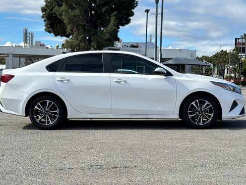 Used 2023 Kia Forte LXS w/ LXS Technology Package image 3
