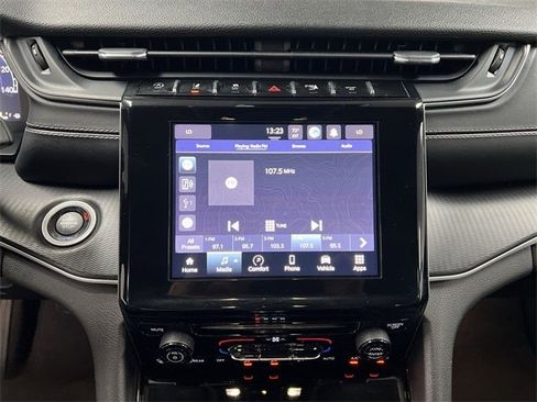 Used 2023 Jeep Grand Cherokee Laredo image 47