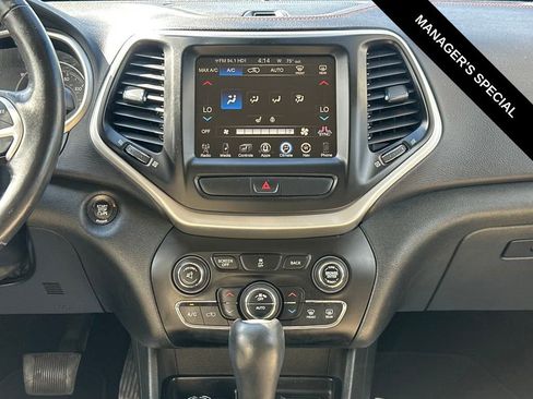 Used 2015 Jeep Cherokee Limited image 22