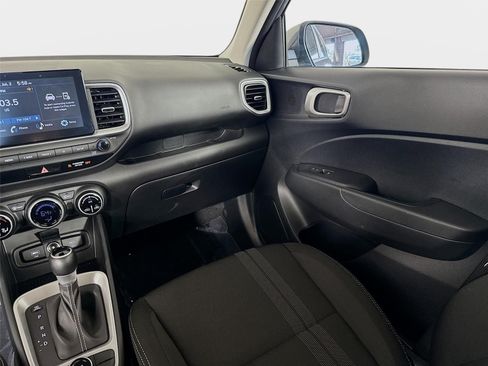 Certified 2025 Hyundai Venue SEL FWD image 23