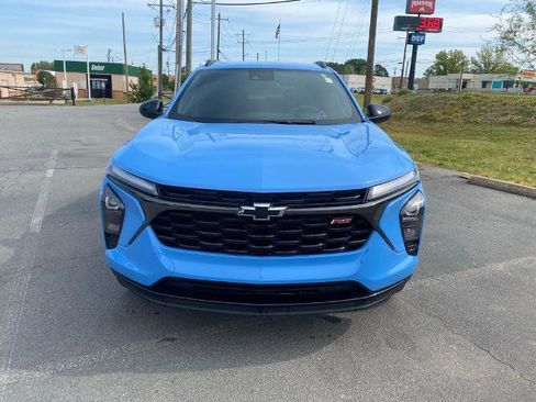 Used 2024 Chevrolet Trax RS FWD image 2