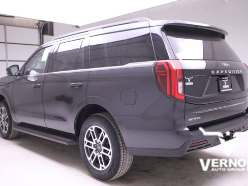 New 2026 Ford Expedition Active image 3