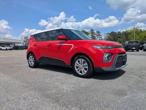 Used 2022 Kia Soul LX FWD image 2