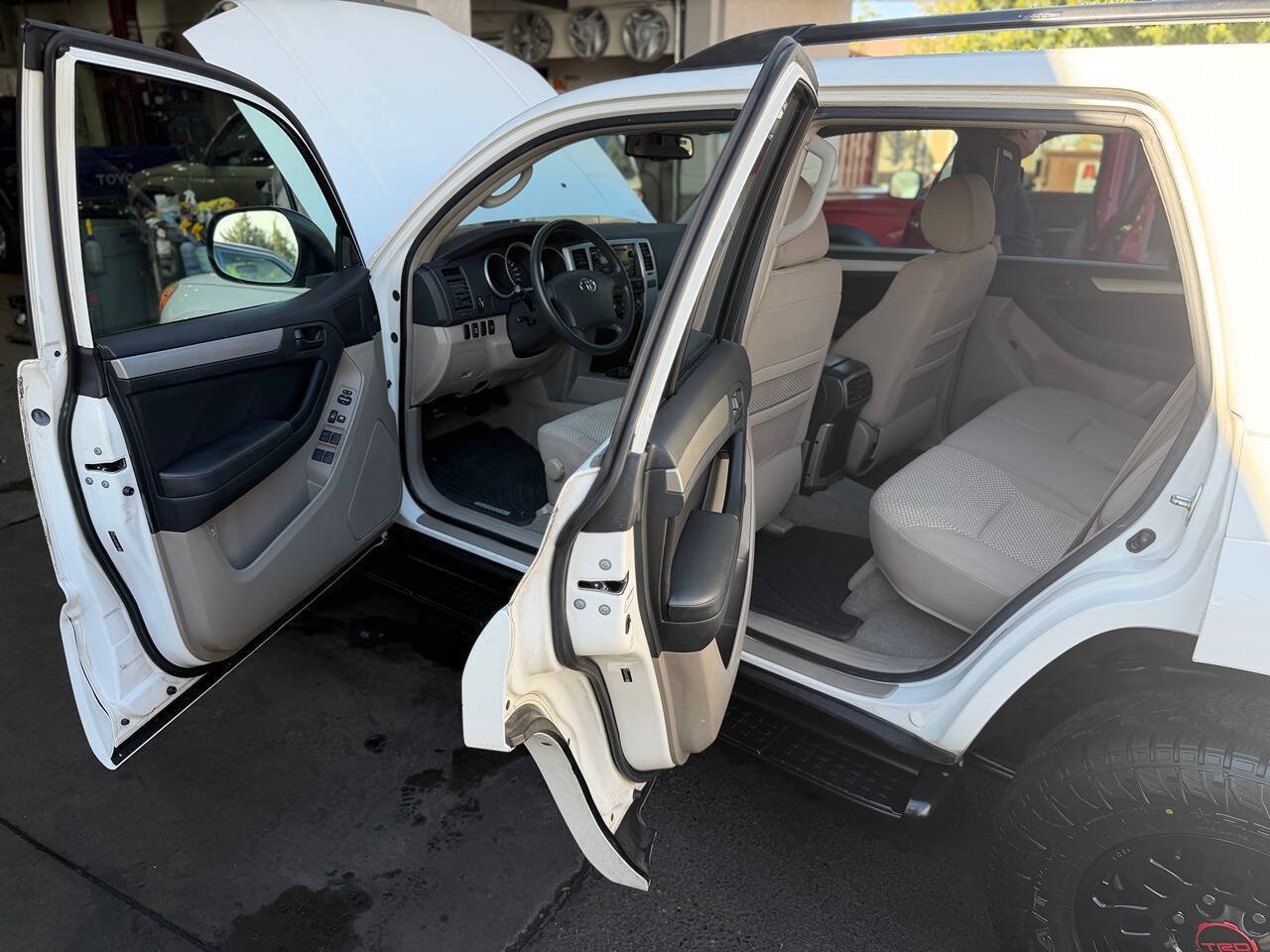 Used 2007 Toyota 4Runner SR5 AWD/4WD image 36