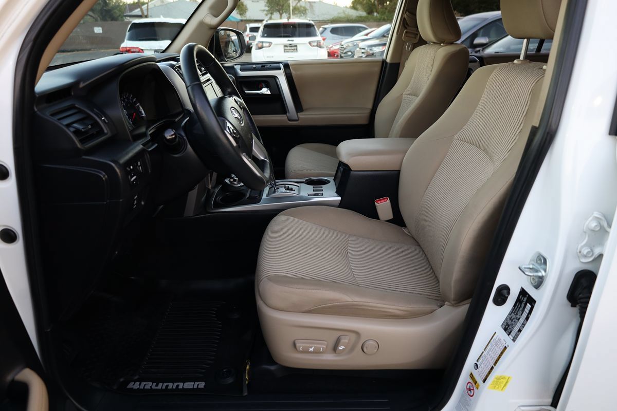 Used 2018 Toyota 4Runner SR5 AWD/4WD image 11