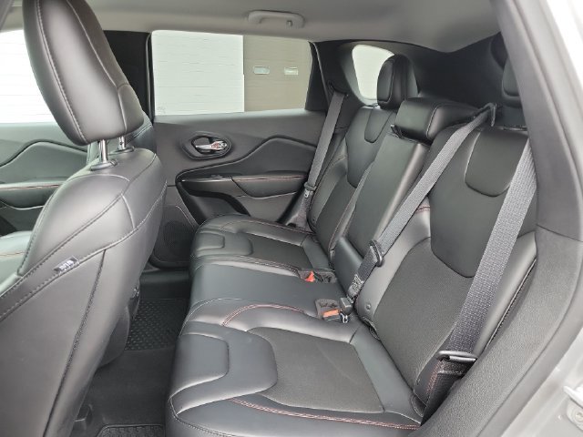 Used 2019 Jeep Cherokee Trailhawk w/ Cold Weather Group AWD/4WD image 21